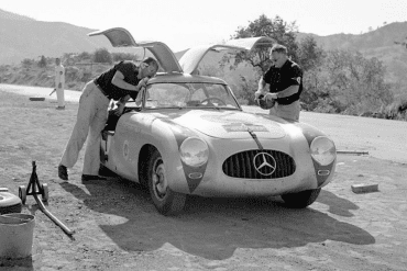 The winning team: Karl Kling and Hans Klenk in their Mercedes-Benz 300 SL (W 194, 1952) after the legendary run-in with a vulture